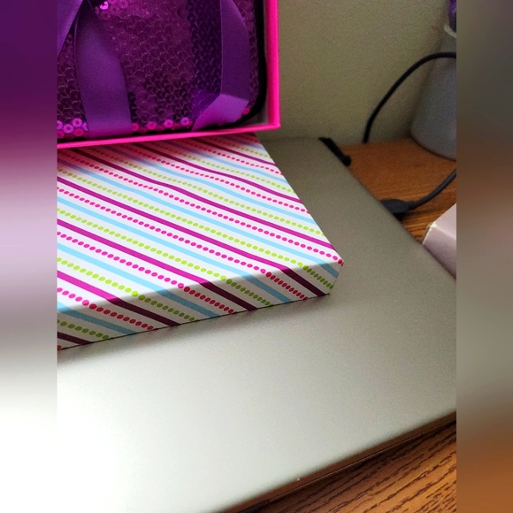 Ready To Give The Gift To Love One's. - Picture 5 of 6